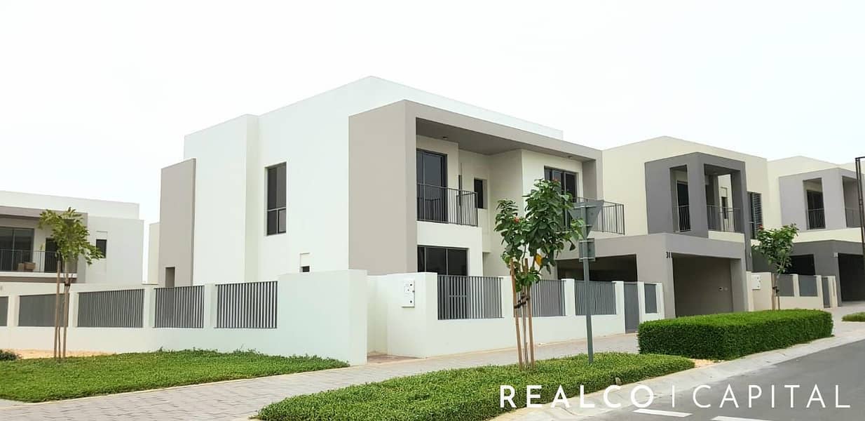 Best Location on the Pool road corner 5bed sidra Best Location on the Pool road corner 5bed sidra