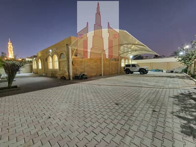 4 Bed room Hall Majlis 3 Master room gardan  parking maids room 5 washroom 100k