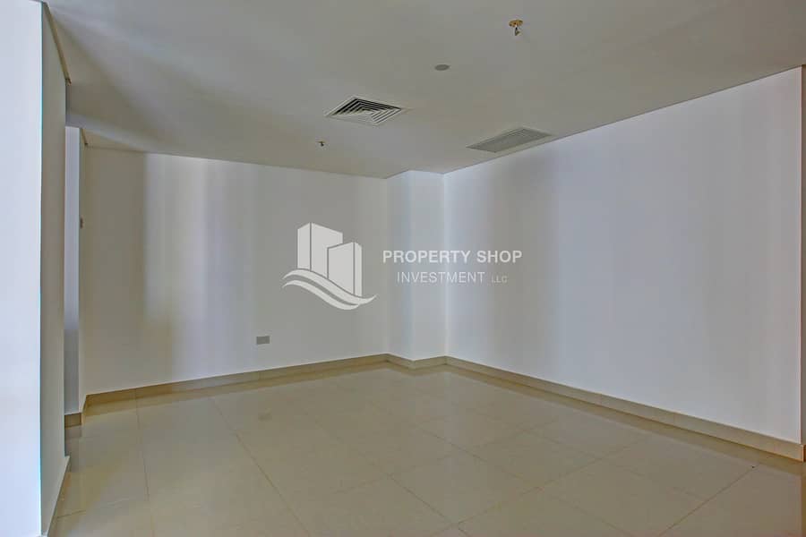 10 4-br-apartment-abu-dhabi-al-reem-island-marina-square-mag-5-residences-family-living. JPG