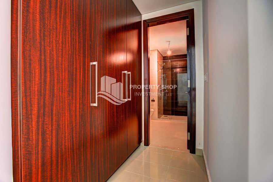 12 4-br-apartment-abu-dhabi-al-reem-island-marina-square-mag-5-residences-cabinet. JPG