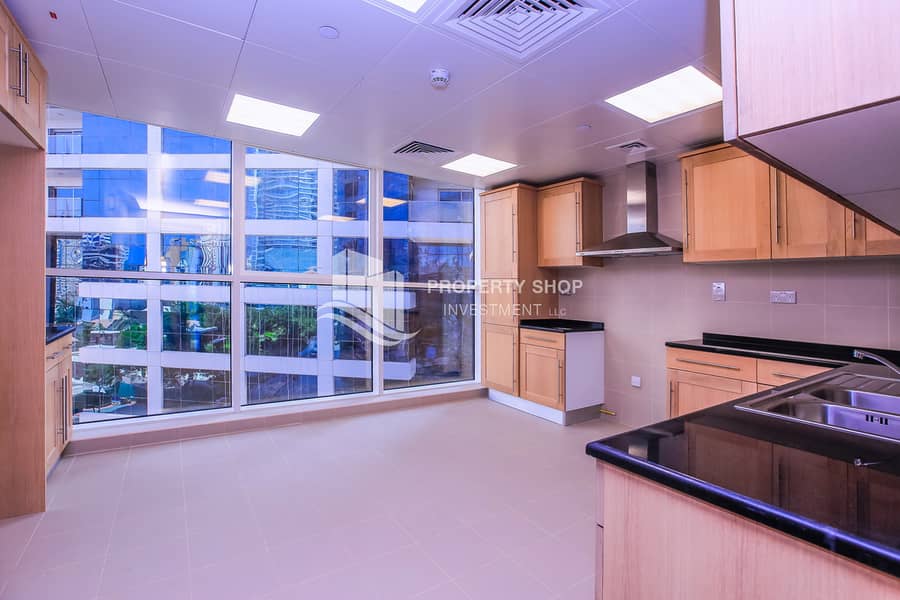 11 3-bedroom-apartment-abu-dhabi-corniche-wave-tower-kitchen. JPG