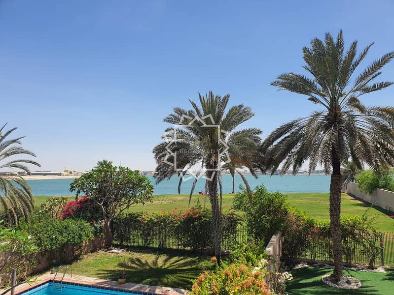 No Commission / First Row on The beach / Private pool No Commission / First Row on The beach / Private pool