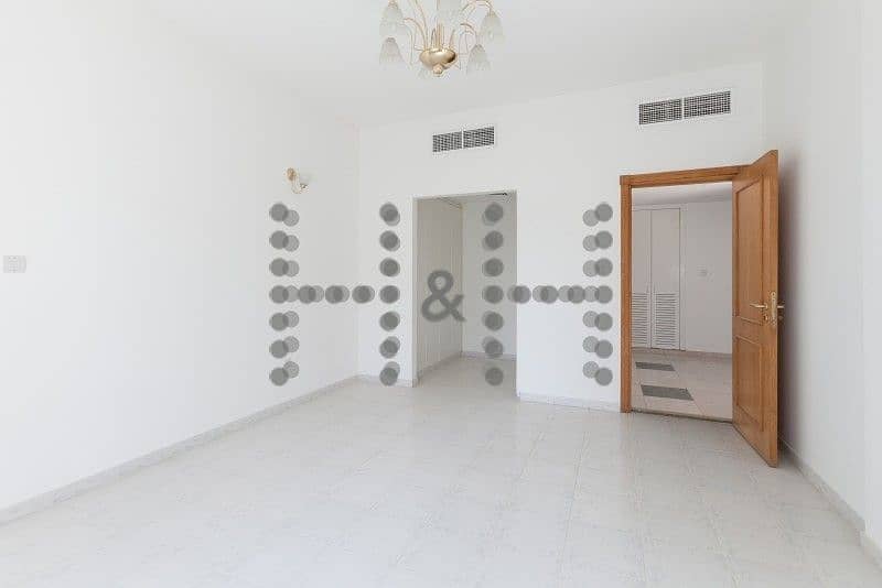 Spacious Chiller Free Units in Heart of Deira