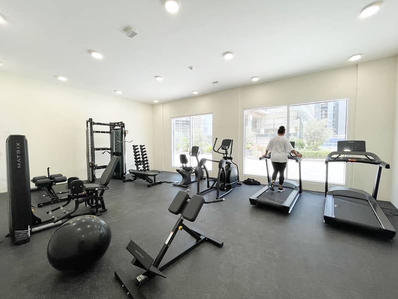 8 AG-Tower-BuisnessBay-gym-ladiesm. jpg