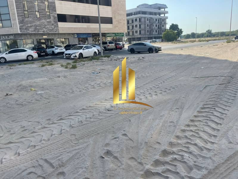 For sale, commercial corner land overlooking the garden in Sharjah, Al