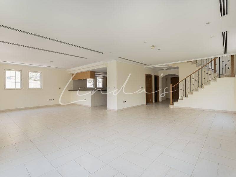 位于朱美拉公园社区 4 卧室的别墅 480000 AED - 10070627 位于朱美拉公园社区 4 卧室的别墅 480000 AED - 10070627