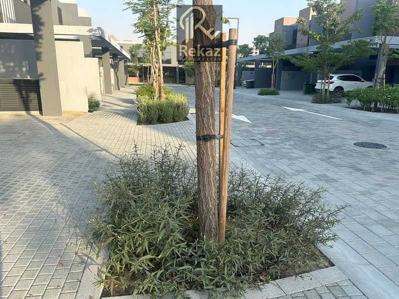 Corner Unit Smart Home Ready to Move in Green Community