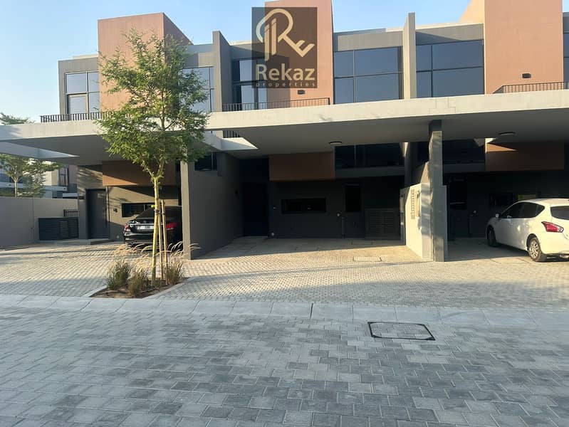 Corner Unit Smart Home Ready to Move in Green Community