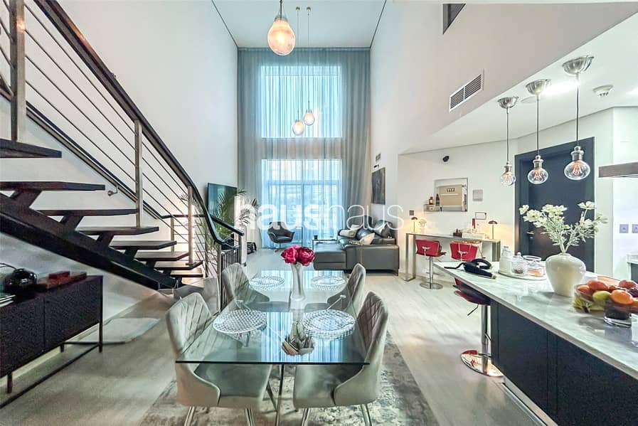 Spacious Duplex | Lake and Skyline Views | VOT Spacious Duplex | Lake and Skyline Views | VOT