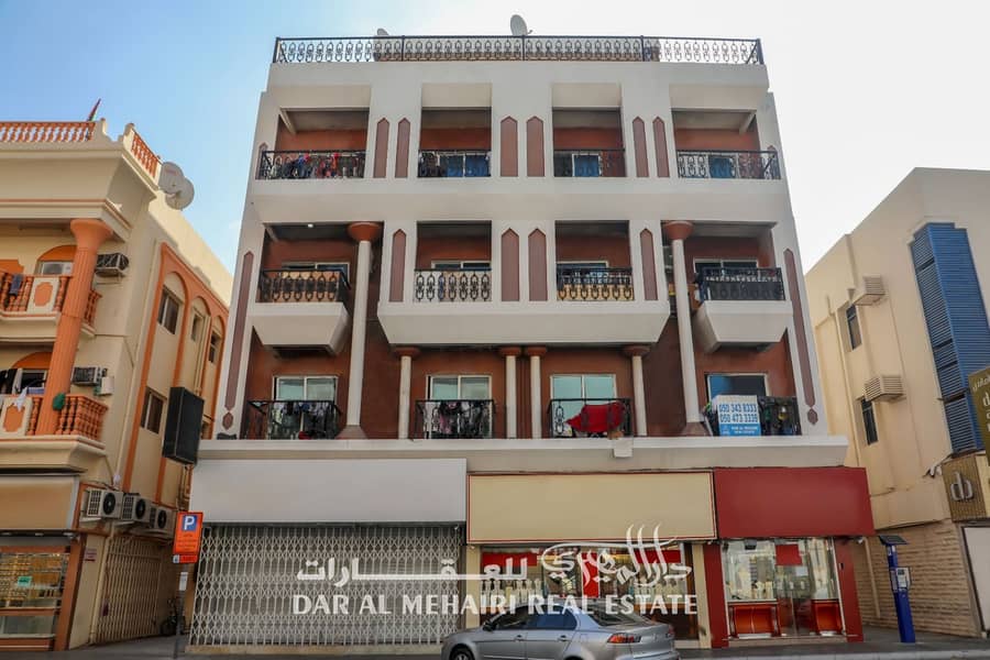 1 BHRK FLAT WITH BALCONY AVAILABLE NEAR SATWA BUS STATION