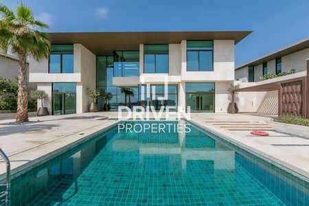 5 Bedroom Villa for Sale in Jumeirah, Dubai - Luxurious Mansion | Full Dubai Skyline Views