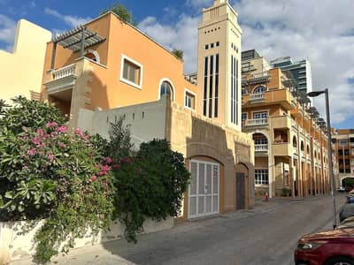Spacious| Next to Park | Community View