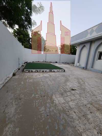 5 Bed room + Hall + Majlis + Maids room like new villa big size