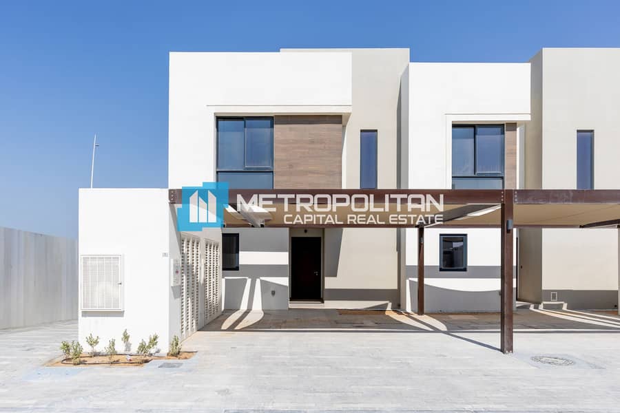 Single Row | End Unit | Brand New 3 Bedroom+Maid Single Row | End Unit | Brand New 3 Bedroom+Maid