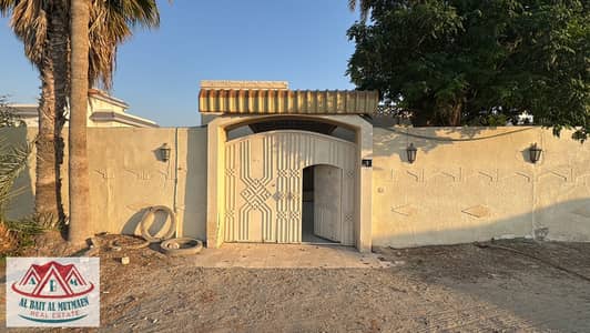 Five-room house on the main street in Al-Sabkha