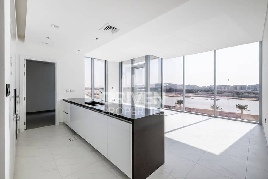 Spacious Apt | Stunning Lagoon and Skyline View