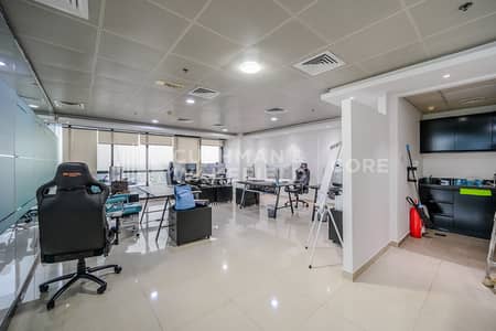 Office for Sale in Jumeirah Lake Towers (JLT), Dubai - Spacious Fitted Office | 2 Cabins | Tenanted