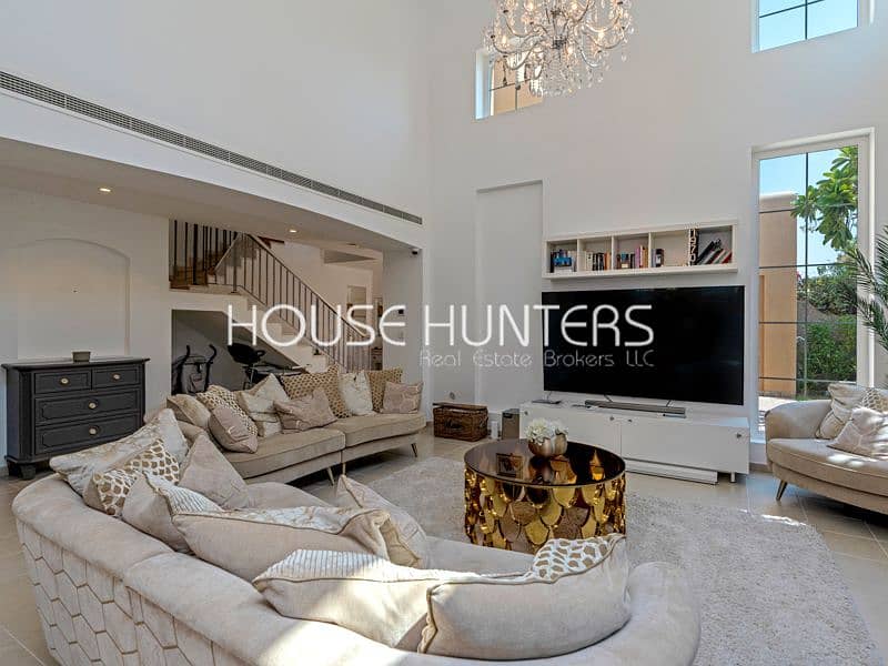 5 bed Opposite Park Stunning pool and garden