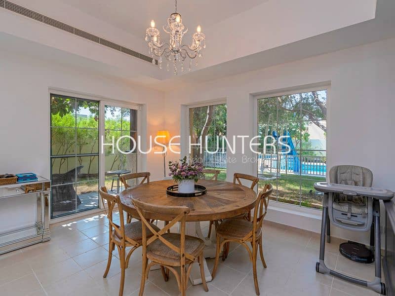 5 bed Opposite Park Stunning pool and garden