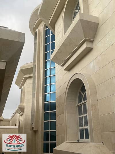 Two-storey villa with five rooms in Al Muwafjah