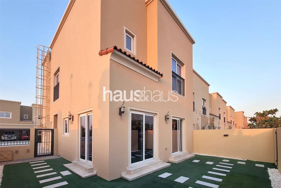 Corner Plot | Single Row | Vacant | Landscaped Corner Plot | Single Row | Vacant | Landscaped