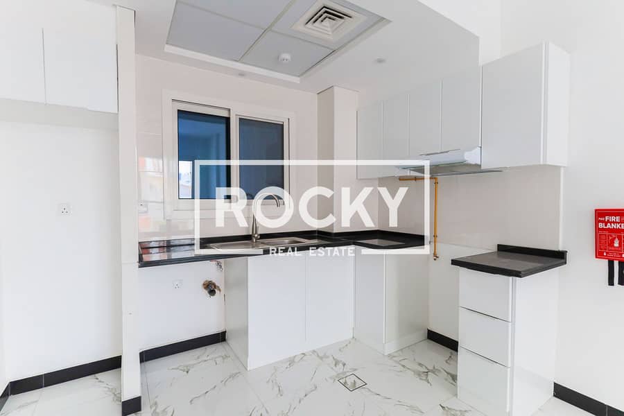 5 Chez moi - Kitchen. JPG