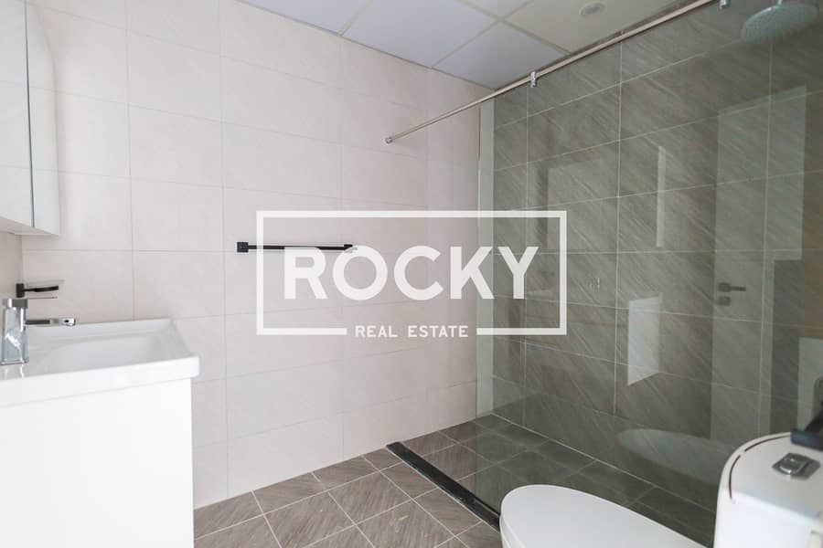 8 Chez moi - Bath room. JPG