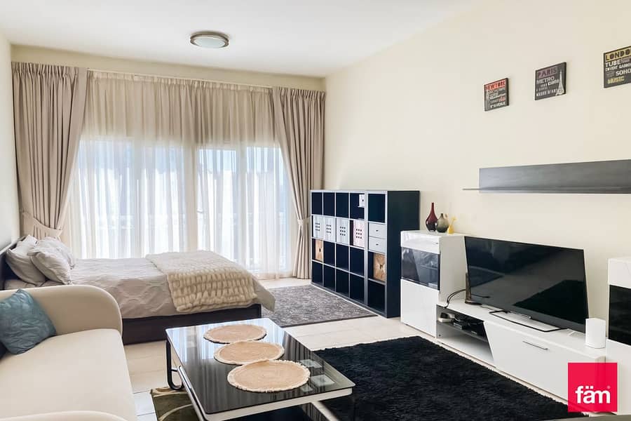 CLOSE TO METRO | FURNISHED | AVAILABLE MID JULY
