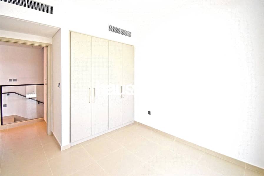 Backing Park | Rare Location | Walk To Pool/Gym - Image 20