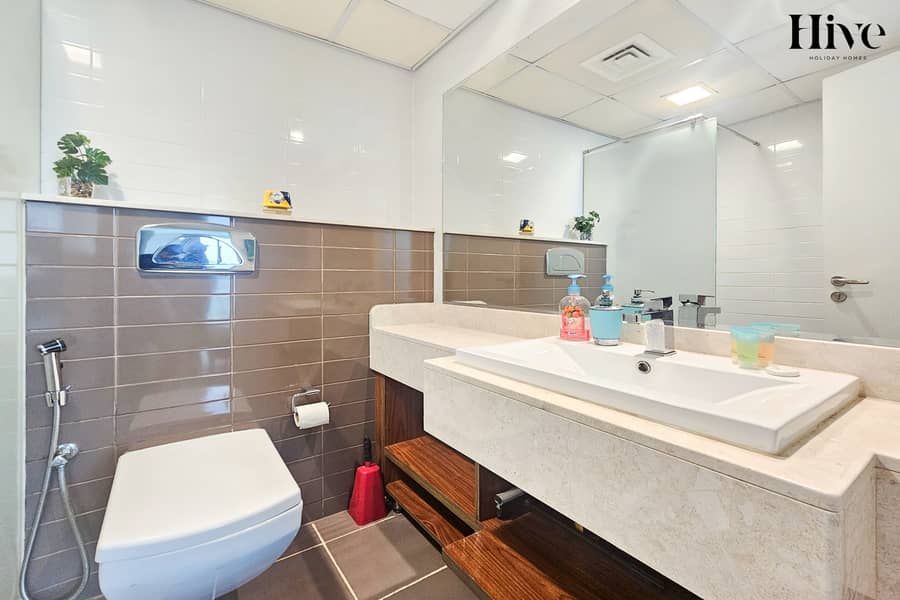 11 Master Bathroom_1. jpg