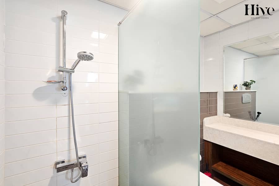 12 Master Bathroom_3. jpg
