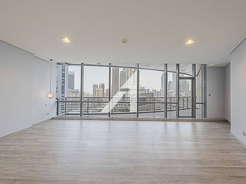 Sky Gardens|XL Studio with Balcony|Newly Renovated Sky Gardens|XL Studio with Balcony|Newly Renovated
