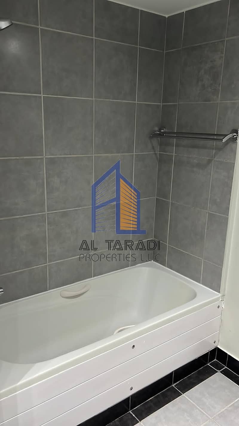 10 70c62bd4-dd5e-4342-badf-acffa5d14777. jpg