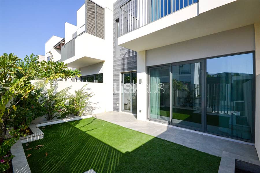 Backing Park | Rare Location | Walk To Pool/Gym