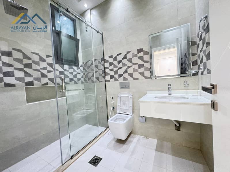 24 d6b83f40-90bc-4600-bc18-1d0a59db26eb. jpg