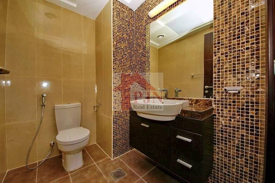 15 washroom. jpg