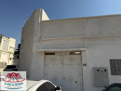 Three-room corner house with a large and clean roof, excellen