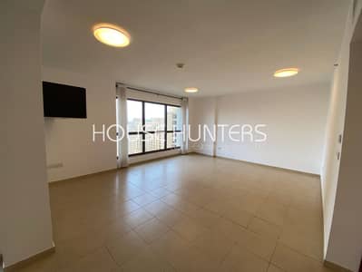 Sought after towers | Great Location | Balcony