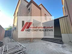 فیلا في منطقة الفصيل 4 غرف 60000 درهم - 10154079