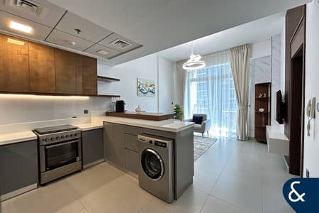 Modern, Spacious Apartment available now