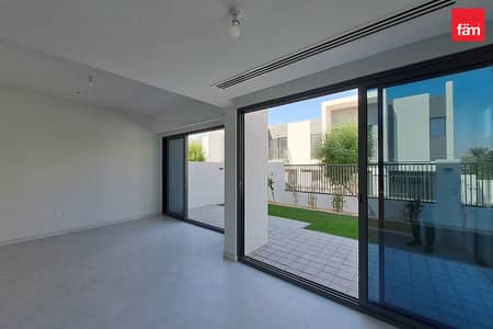 4 Bedroom Townhouse for Rent in Dubailand, Dubai - single row ,  1 min to swimming pool , call now