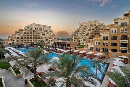 Cozy Unfurnished Studio with Scenic Partial Sea View in Bab Al Baher - For Sale