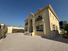 With swimming pool. . . ! 5 Bedroom villa for rent in AL Quoz 1. . . !!