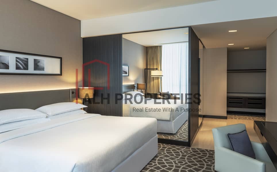8 Sheraton Grand Hotel, Dubai - 3 Bedroom Apartment - King Bedroom. jpg