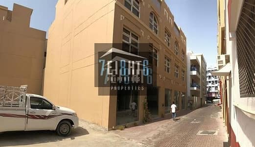 Commercial and residential building with 20 studios Commercial and residential building with 20 studios