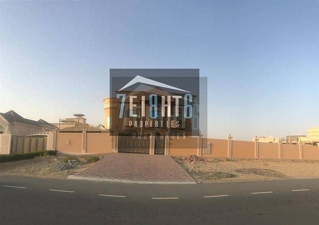 Beautifully maintained: 4-5 b/r high quality indep villa Beautifully maintained: 4-5 b/r high quality indep villa