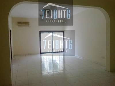 Spacious: 6-7 b/r indep well maintained villa with living rooms Spacious: 6-7 b/r indep well maintained villa with living rooms