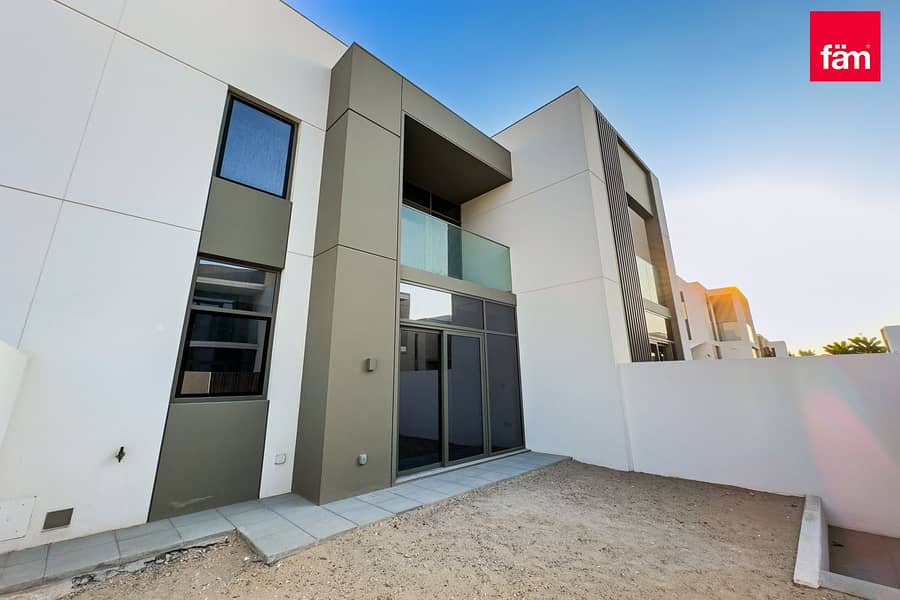 Newly Handed-Over| Ready to Move | Spacious
