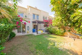 فیلا في فرات،البحيرات 3 غرف 295000 درهم - 10188601