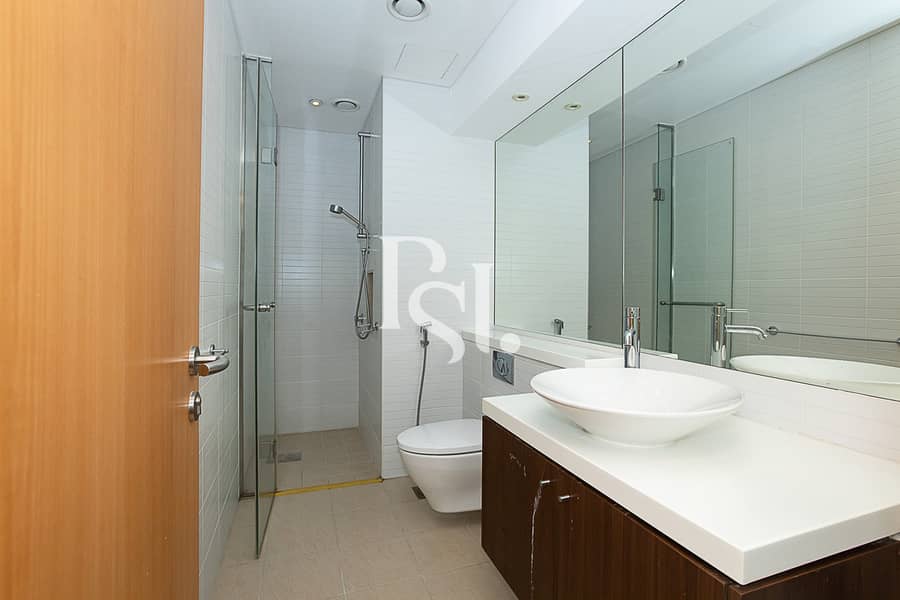 8 al-raha-beach-muneera-abu-dhabi-master-bathroom (1). JPG